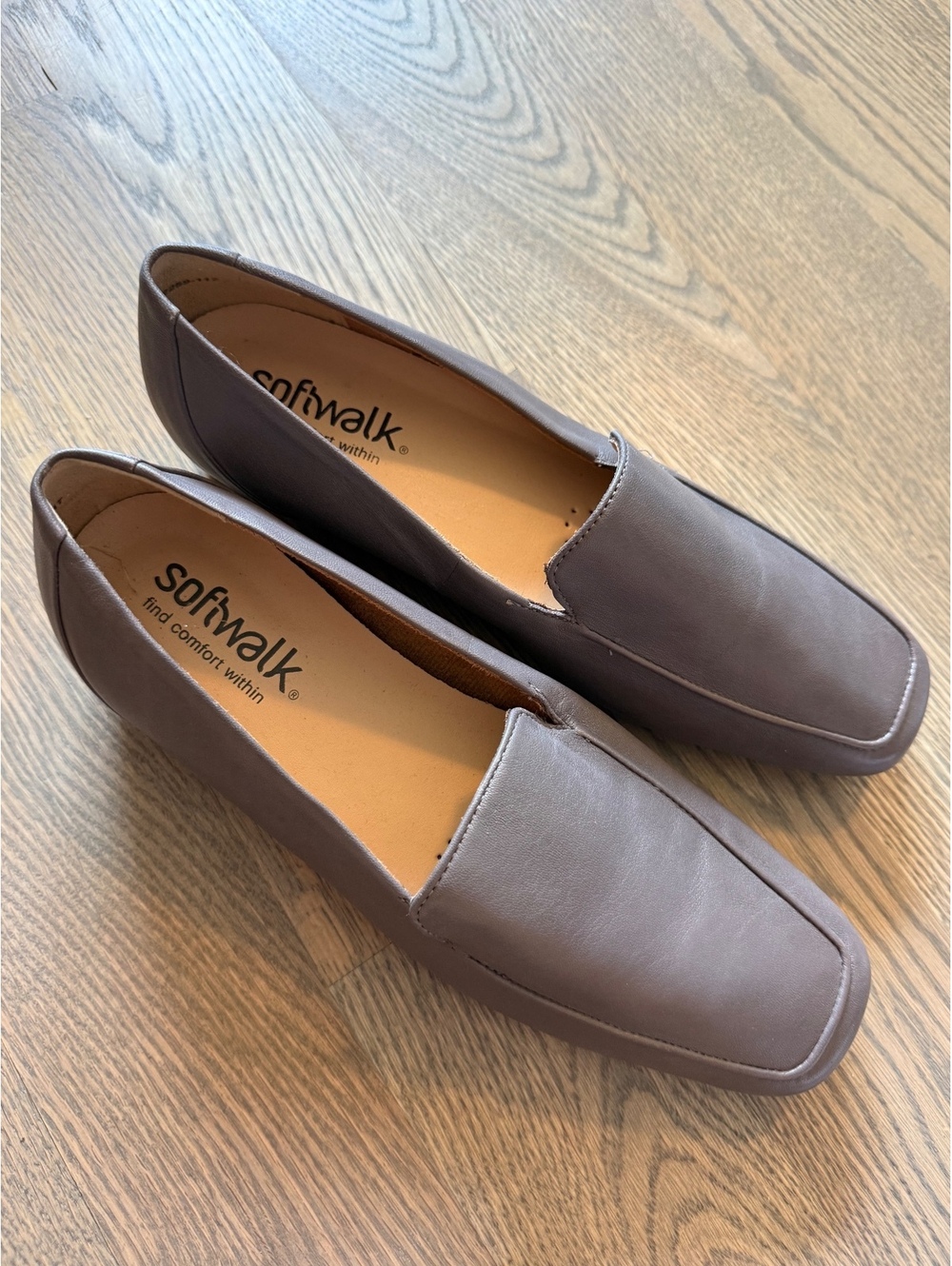 SoftWalk‎ Women's Gray Leather Loafers Slip-Ons
